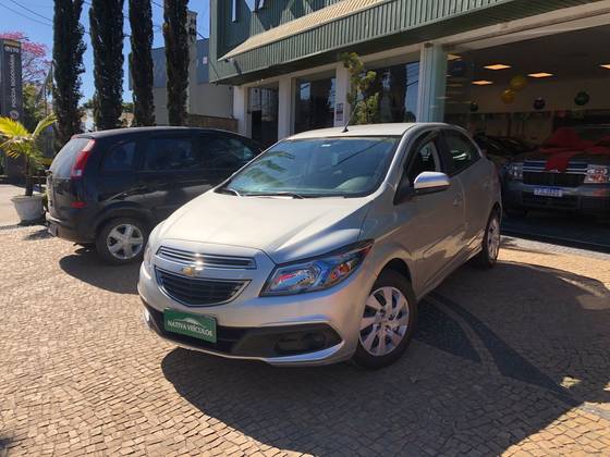 CHEVROLET ONIX 1.4 MPFI LT 8V FLEX 4P AUTOMÁTICO CHEVROLET ONIX 1.4 MPFI LT 8V FLEX 4P AUTOMÁTICO